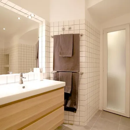 Cozy In Amazing Location! *