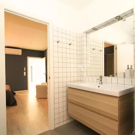 Cozy In Amazing Location!