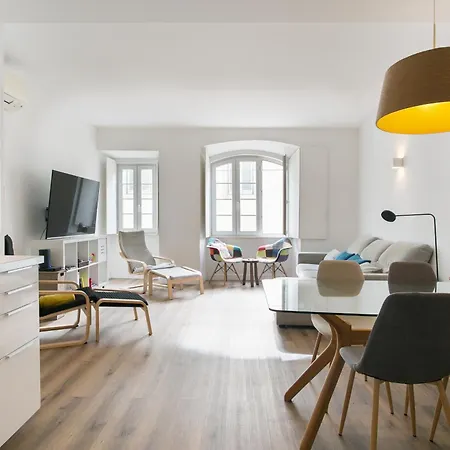 Cozy In Amazing Location! דירה *