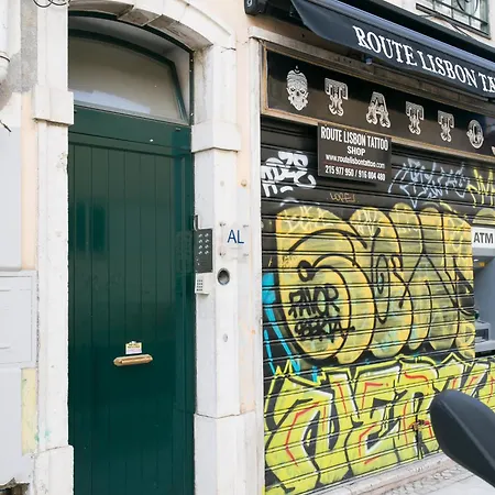 Cozy In Amazing Location! *