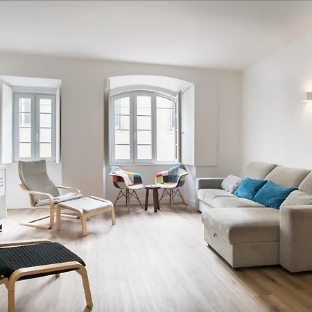 Cozy In Amazing Location! *