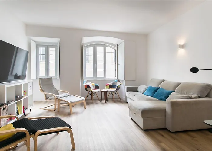 Cozy In Amazing Location! *