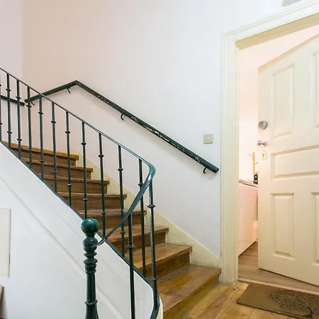 Cozy In Amazing Location!