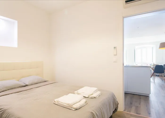 Cozy In Amazing Location! Apartman Lisboa